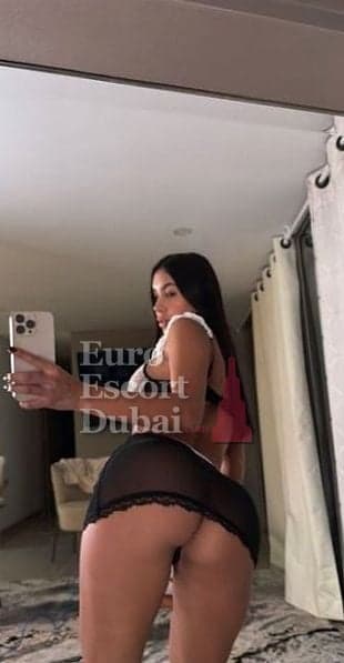 Isabelle, 27, escort in Dubai — German, 172 cm (photo 5 of 5)