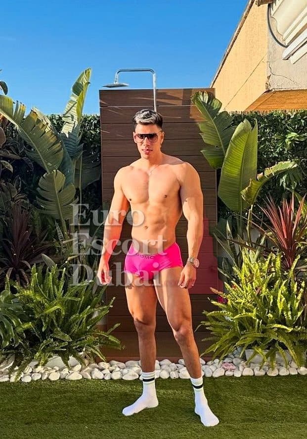 Oleg, 28, escort in Dubai — 185 cm, black hair (photo 10 of 13)