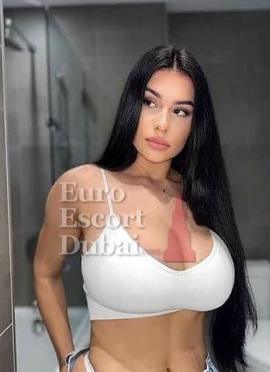 Shannon, 27, escort in Dubai — blonde hair, 160 cm (photo 3 of 4)