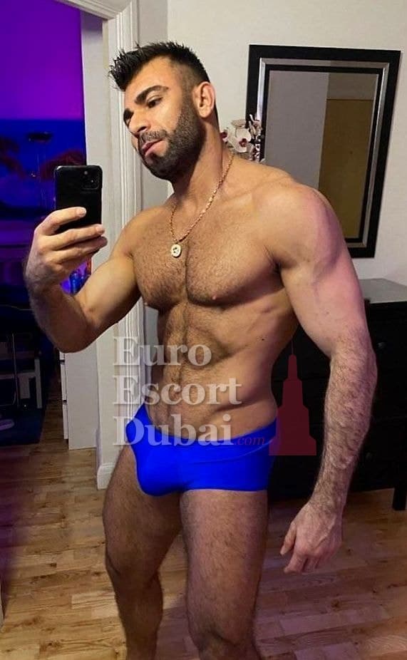 Thiago, 36, escort in Sharjah — black hair, 180 cm (photo 5 of 13)