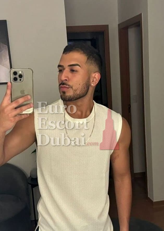 Rafael, 22, escort in Abu Dhabi — black hair, 175 cm (photo 3 of 7)