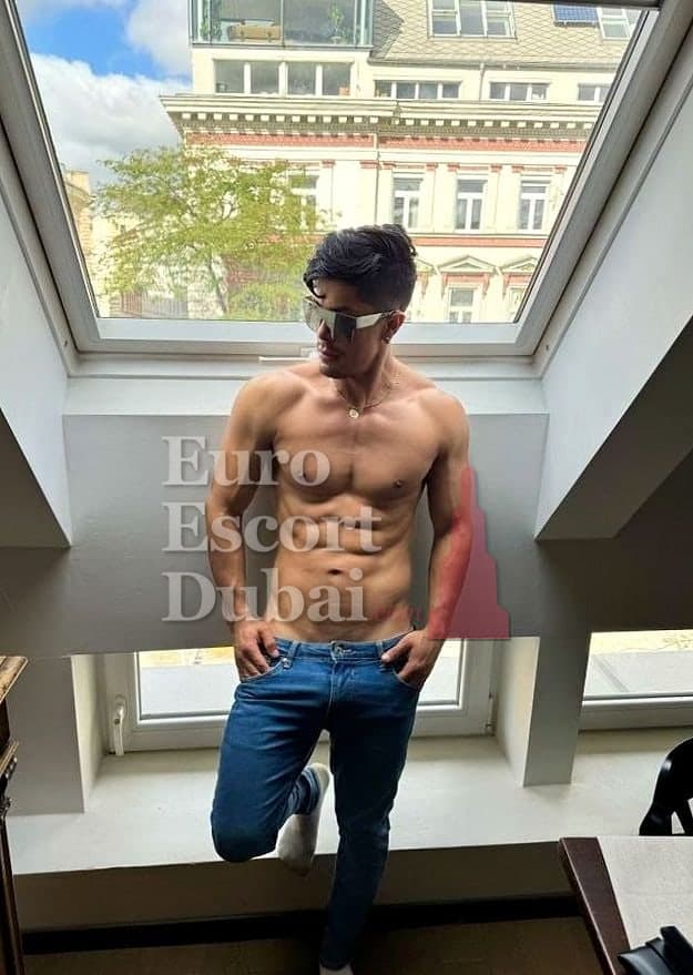 Adil, 26, escort in Dubai — black hair, 173 cm (photo 7 of 13)