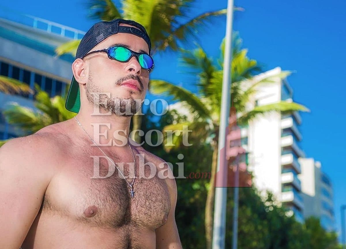 Felipe, 28, escort in Ras Al Khaimah — 175 cm, black hair (photo 4 of 13)