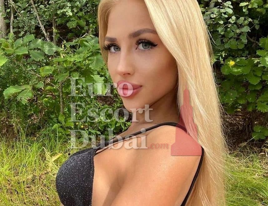 Maelle, 23, escort in Dubai — blonde hair, 170 cm (photo 7 of 10)