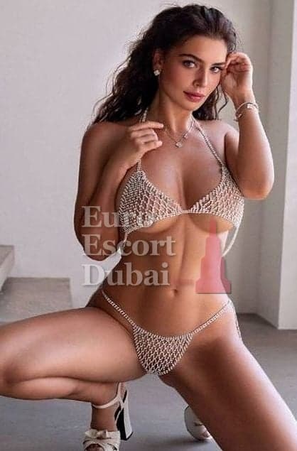 Melanie, 27, escort in Dubai — 176 cm, brown hair (photo 3 of 4)