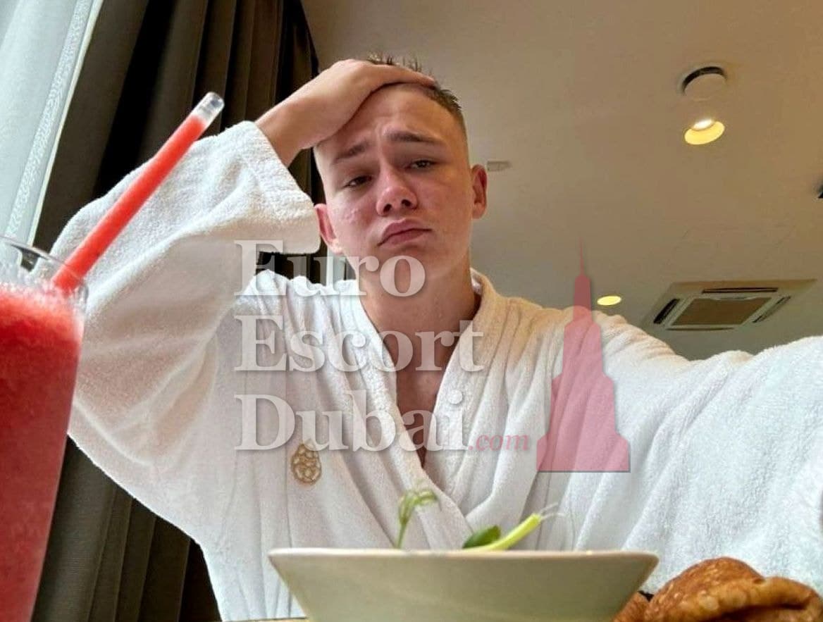 Evan, 18, escort in Dubai — brown hair, 185 cm (photo 9 of 13)
