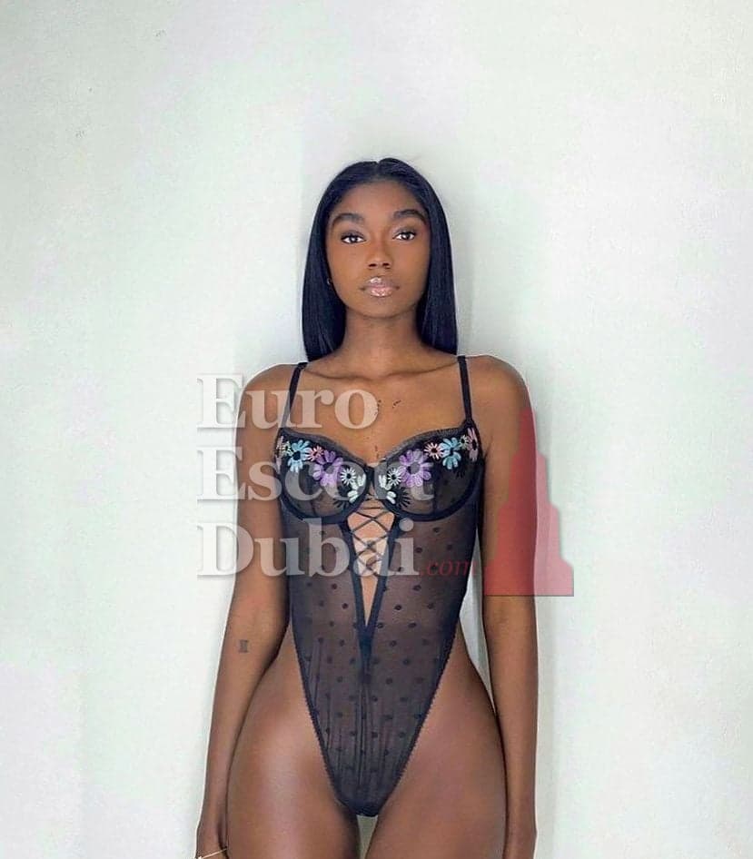 Somto, 26, escort in Dubai — black hair, 152 cm (photo 1 of 5)