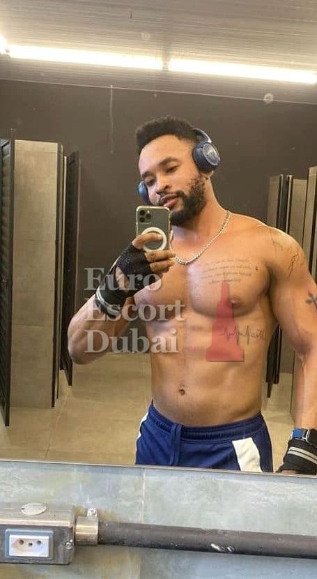 Vlad, 28, escort in Dubai — 180 cm, black hair (photo 8 of 13)