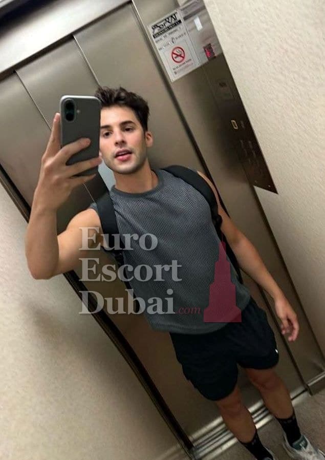 Andrew, 24, escort in Dubai — brown hair, 173 cm (photo 5 of 11)