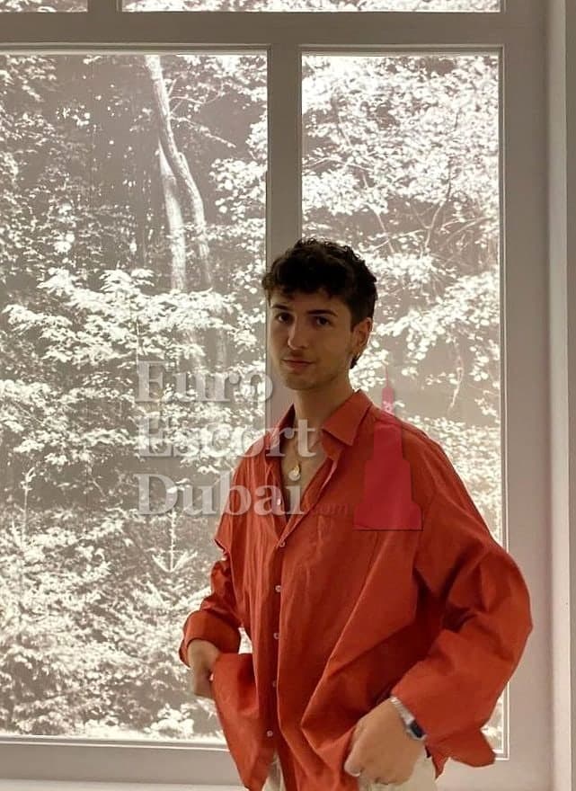 Mason, 22, escort in Dubai — 185 cm, black hair (photo 4 of 7)