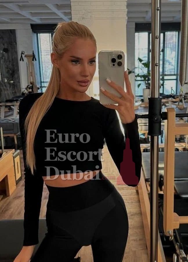 Nuria, 23, escort in Dubai — 170 cm, blonde hair (photo 6 of 10)