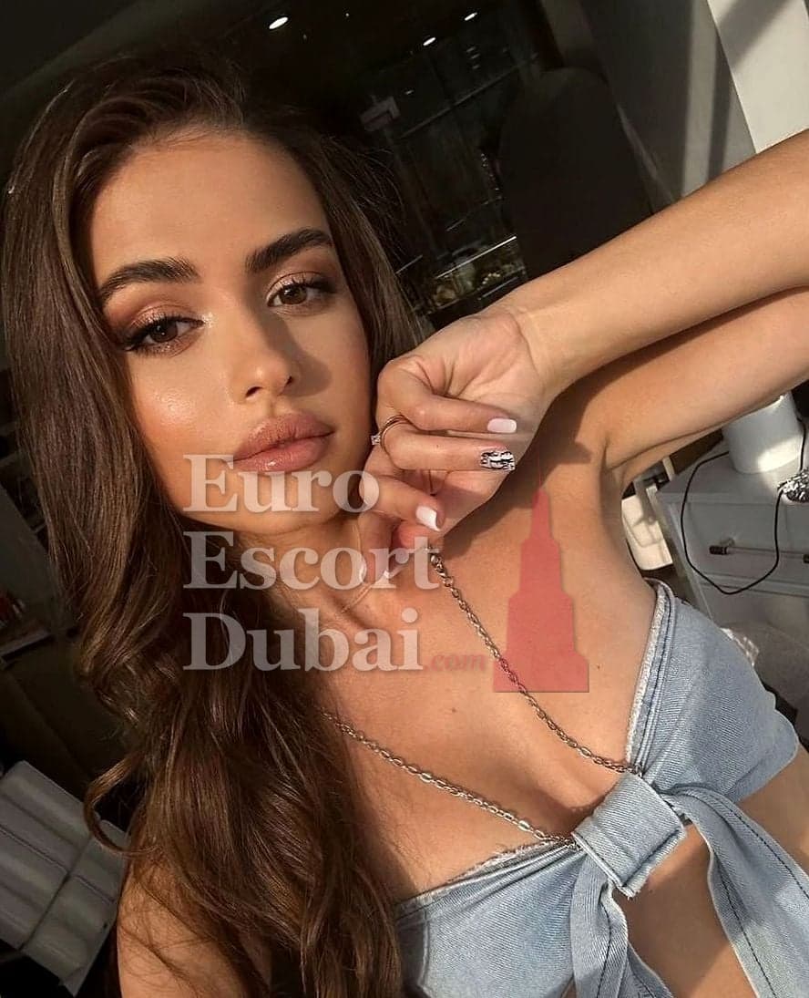 Michal, 20, escort in Dubai — brown hair, Turkish (photo 1 of 6)