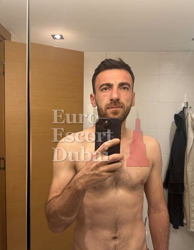 Kyle, 28, escort in Dubai — 183 cm, brown hair (photo 2 of 6)