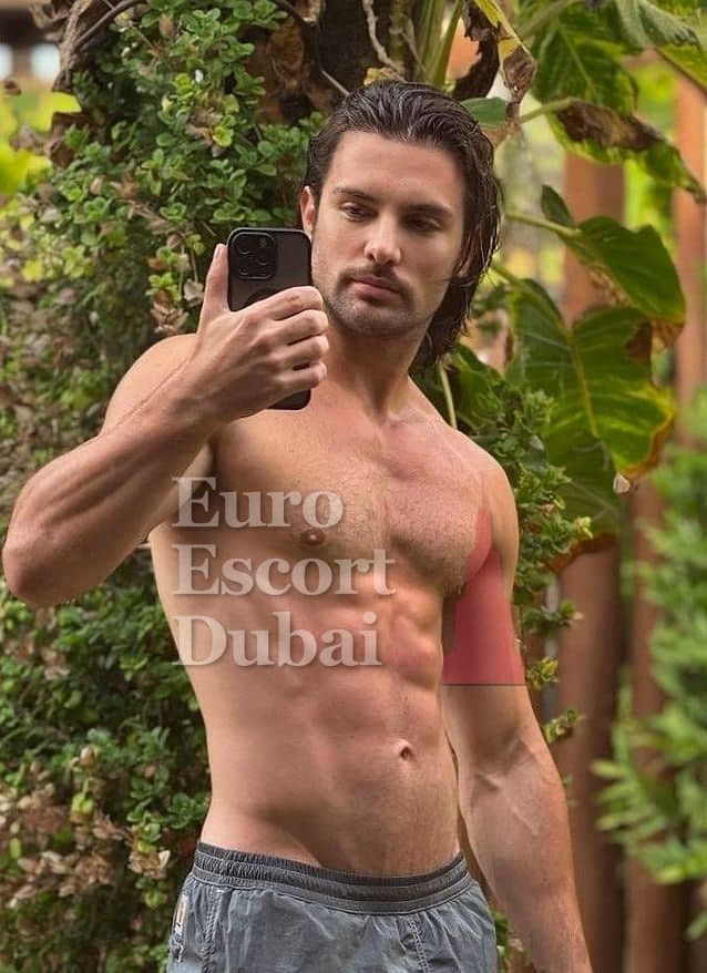 Ethan, 32, escort in Dubai — 183 cm, brown hair (photo 8 of 10)