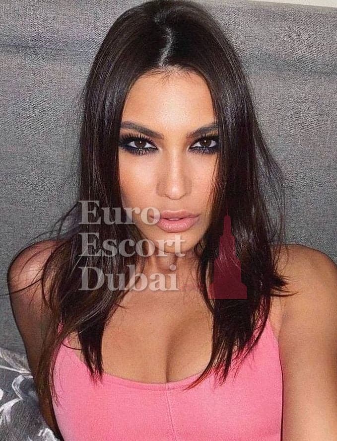 Ruby, 34, escort in Dubai — brown hair, 167 cm (photo 3 of 7)