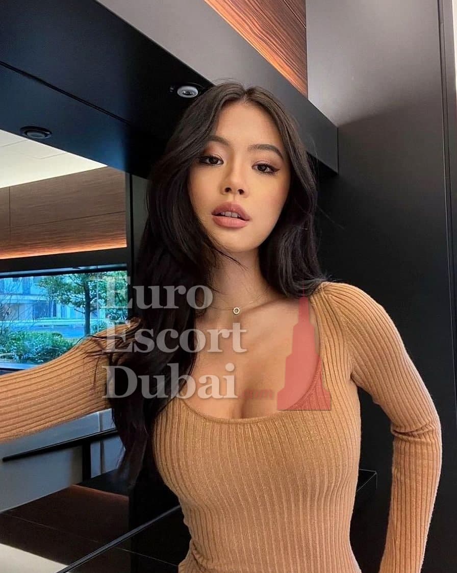 Marine, 23, escort in Dubai — black hair, 172 cm (photo 3 of 6)