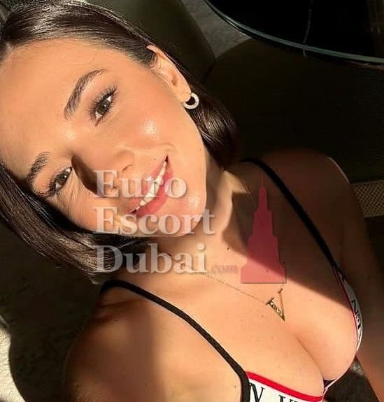 Addison, 28, escort in Dubai — 170 cm, brown hair (photo 6 of 7)