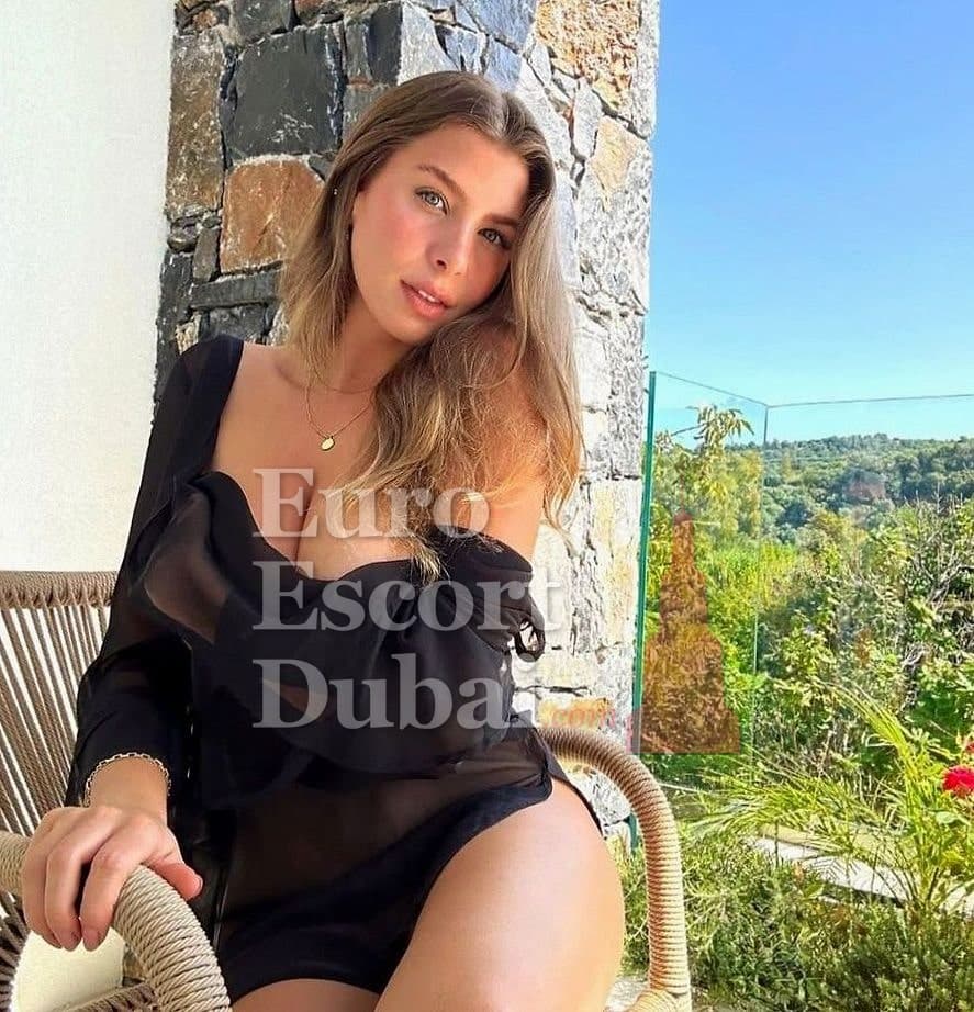 Stella, 22, escort in Dubai — 168 cm, brown hair (photo 3 of 6)