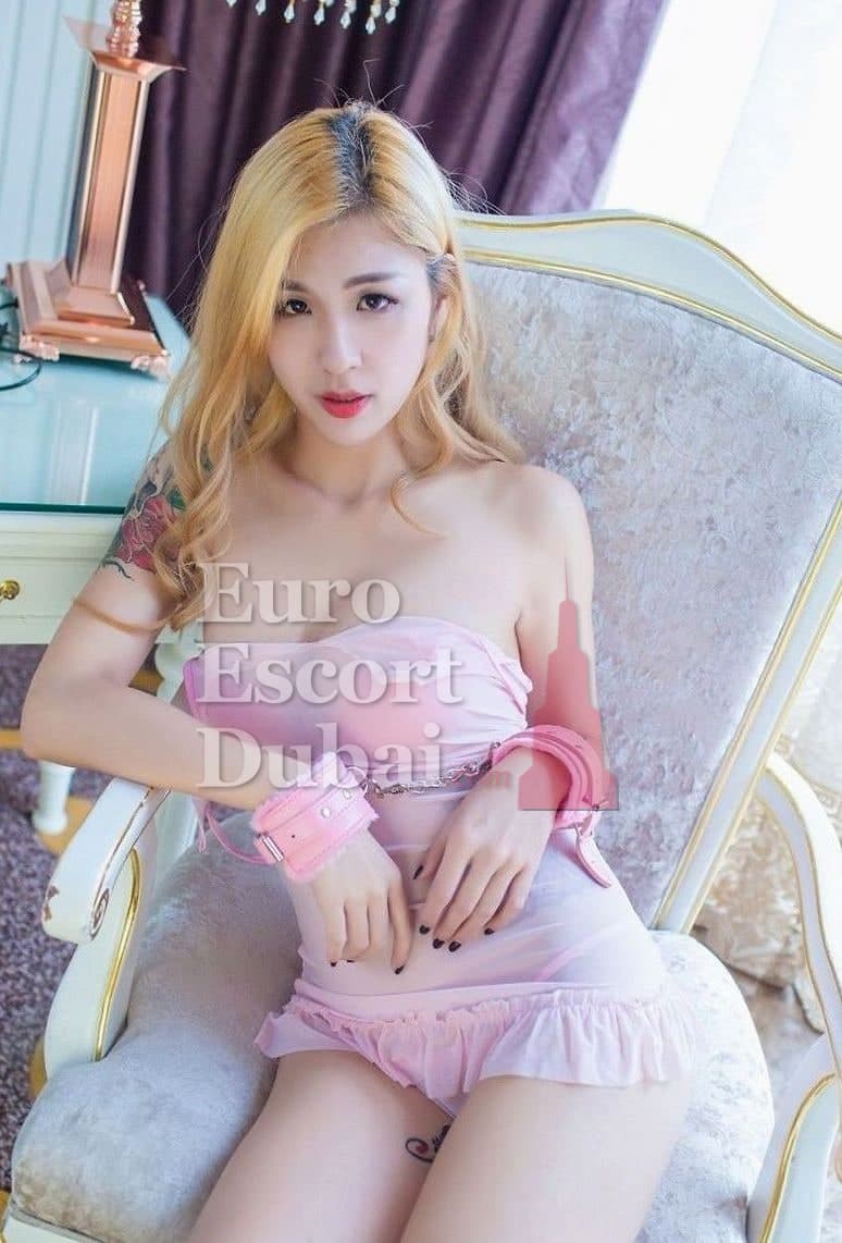 Kamala, 26, escort in Dubai — blonde hair, Indonesian (photo 4 of 10)