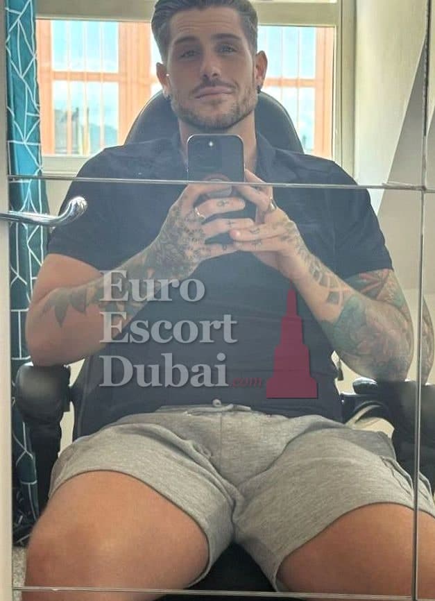 Arjun, 30, escort in Dubai — 190 cm, blonde hair (photo 4 of 5)