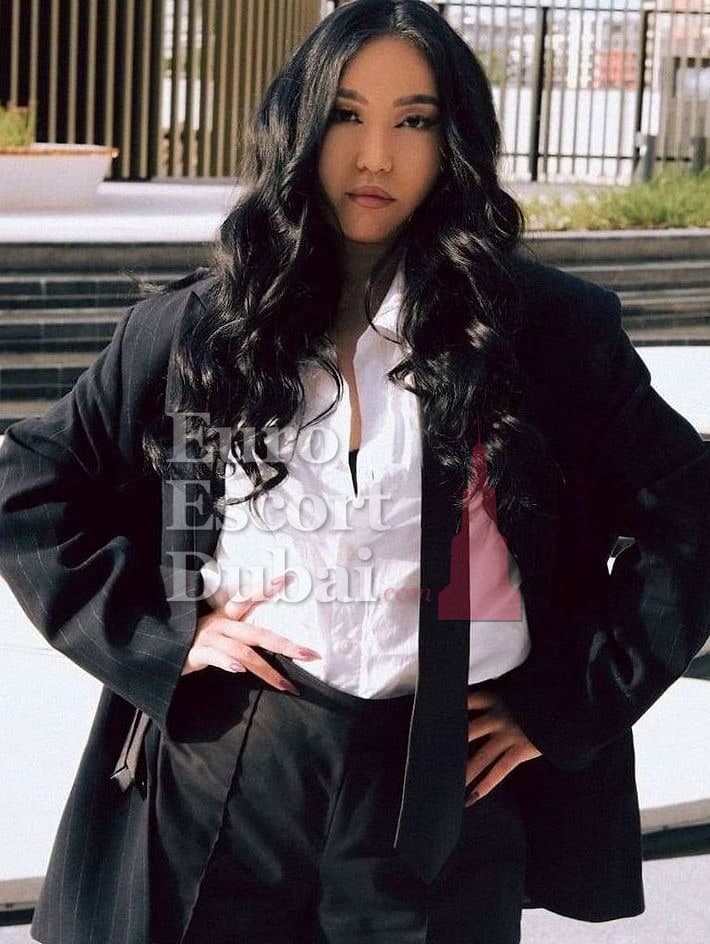 Zulfiya, 24, escort in Dubai — 167 cm, black hair (photo 3 of 13)