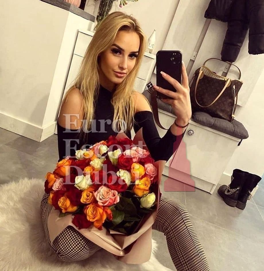 Trinity, 31, escort in Dubai — 171 cm, blonde hair (photo 4 of 5)