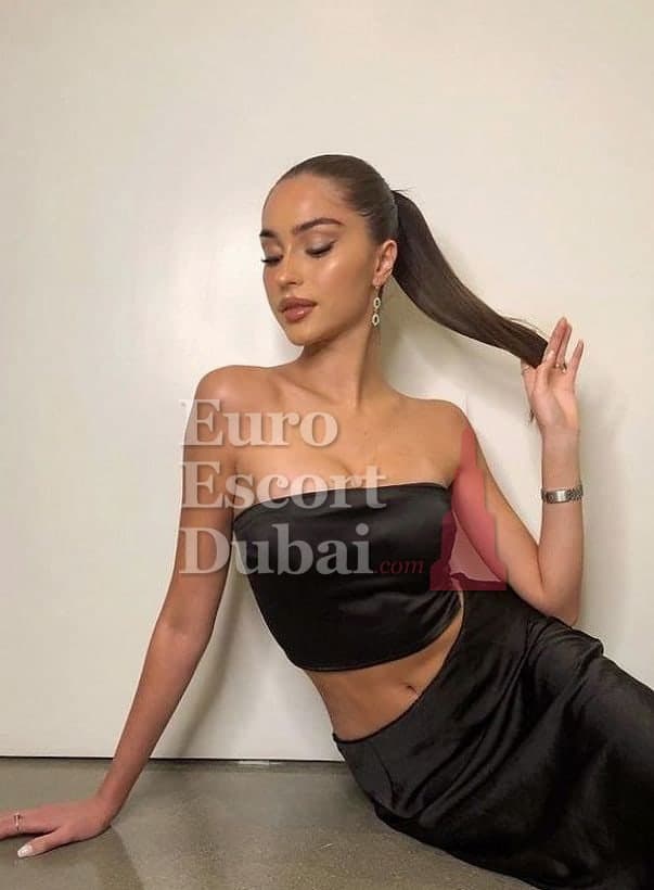 Justyna, 25, escort in Dubai — 169 cm, brown hair (photo 2 of 8)