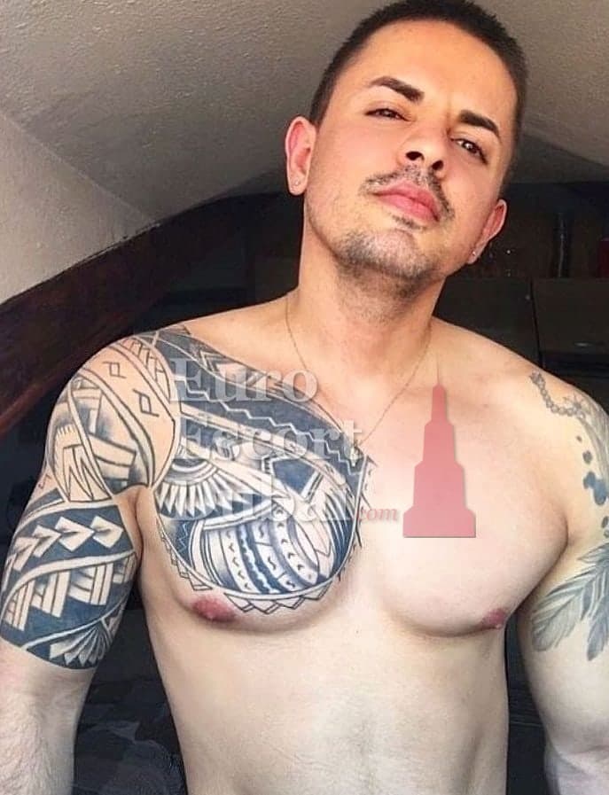 Arthur, 27, escort in Dubai — black hair, 178 cm (photo 7 of 8)