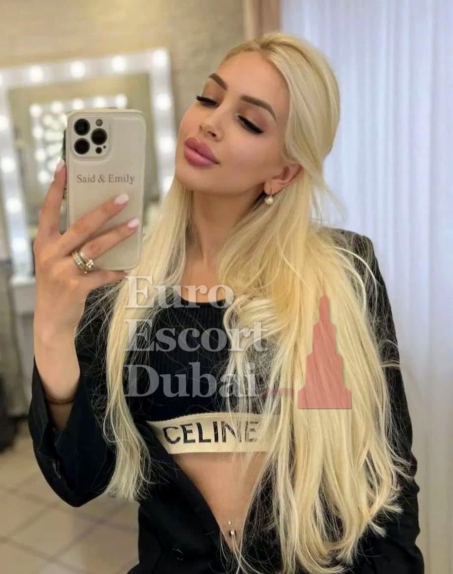 Heloise, 24, escort in Dubai — 170 cm, blonde hair (photo 6 of 8)