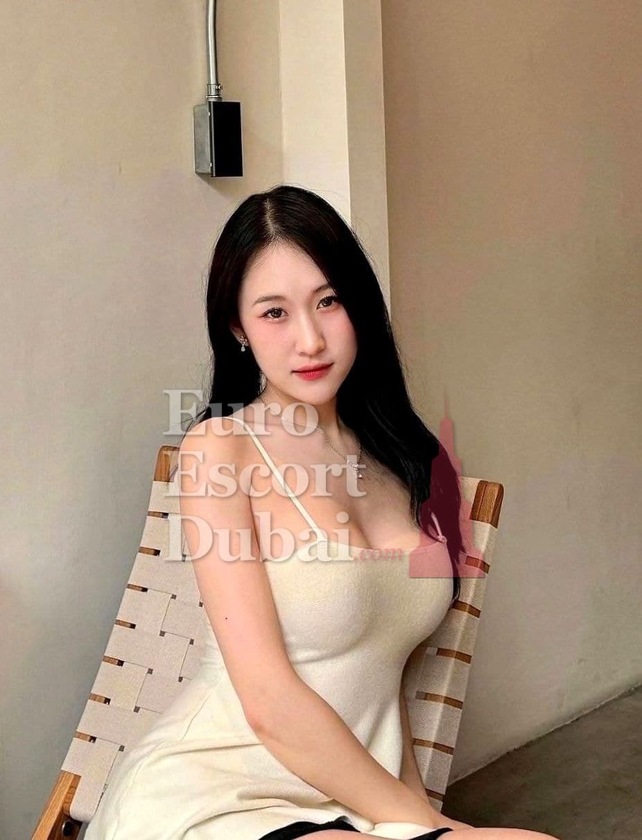 Natsuki, 24, escort in Dubai — black hair, 162 cm (photo 1 of 4)