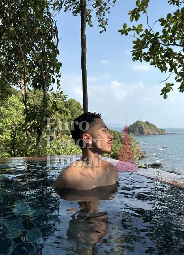 Leon, 23, escort in Dubai — black hair, 170 cm (photo 9 of 13)