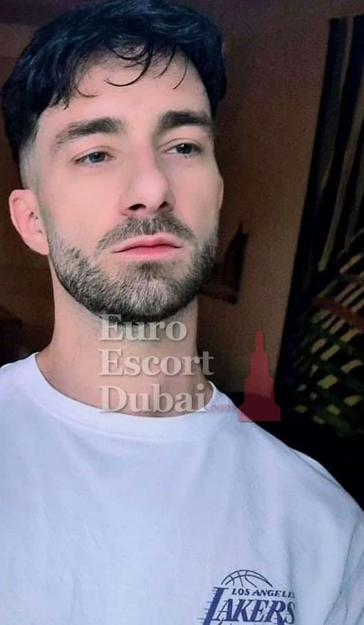 Axel, 26, escort in Dubai — black hair, 175 cm (photo 1 of 5)