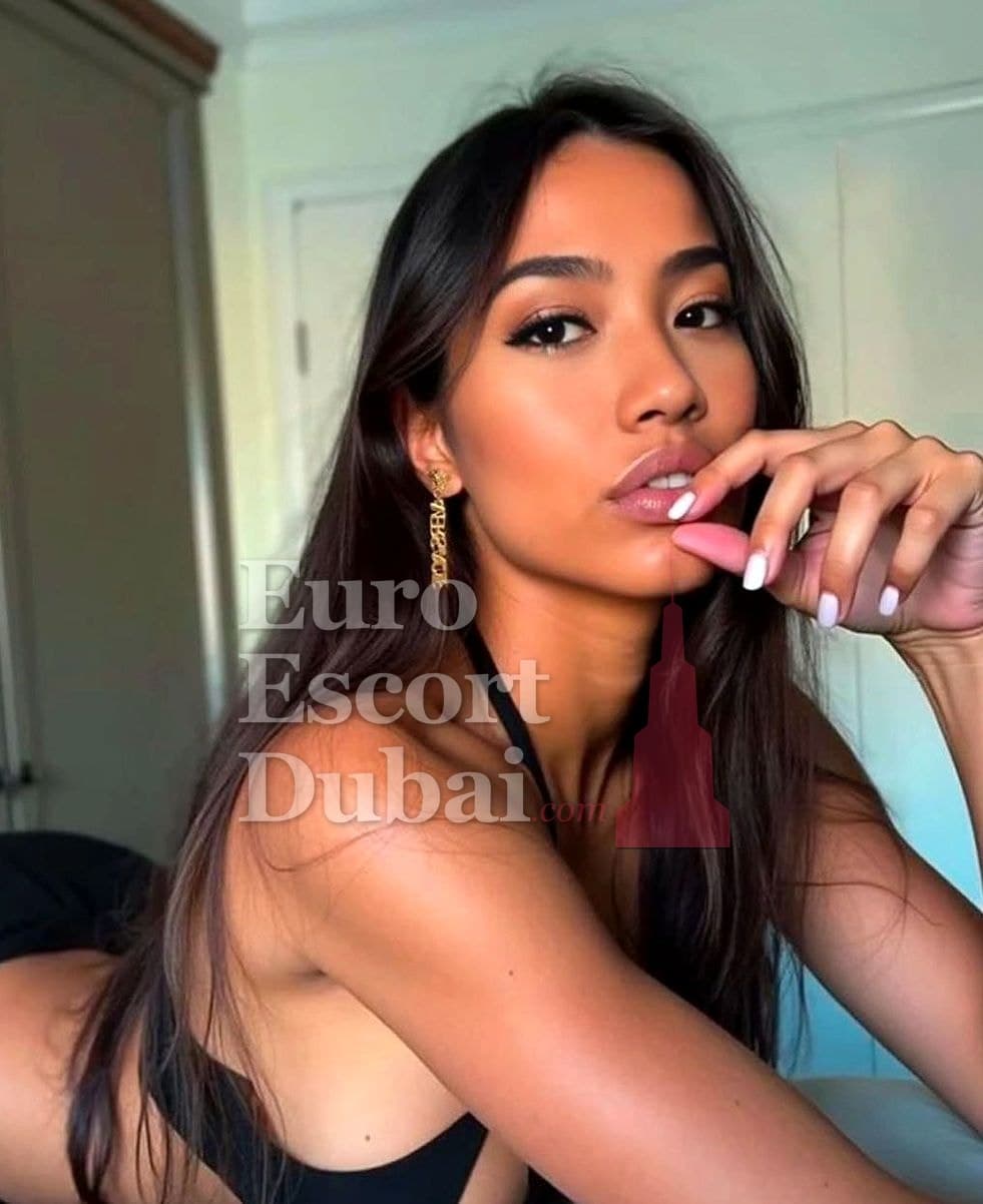 Haruka, 24, escort in Dubai — brown hair, 165 cm (photo 3 of 5)