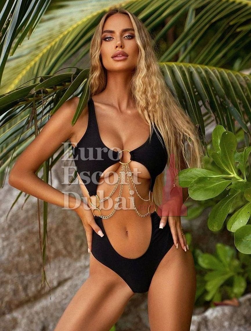 Manon Blue, 25, escort in Dubai — blonde hair, 173 cm (photo 7 of 8)
