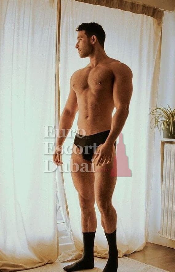 Faris, 25, escort in Dubai — 193 cm, black hair (photo 4 of 13)