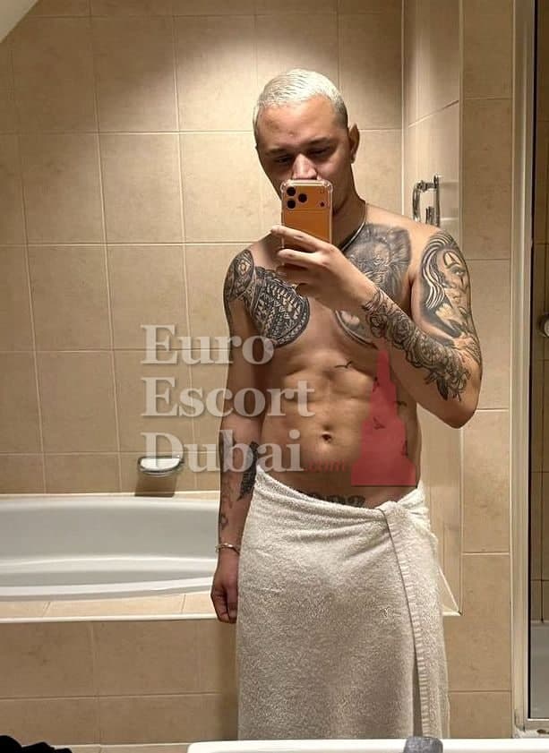 Adrian, 30, escort in Dubai — blonde hair, 185 cm (photo 11 of 13)