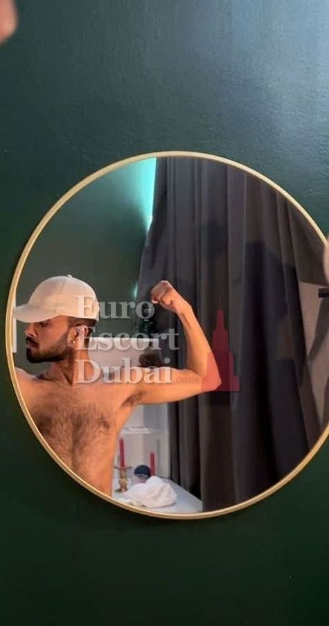 Henry, 25, escort in Dubai — black hair, 178 cm (photo 3 of 6)