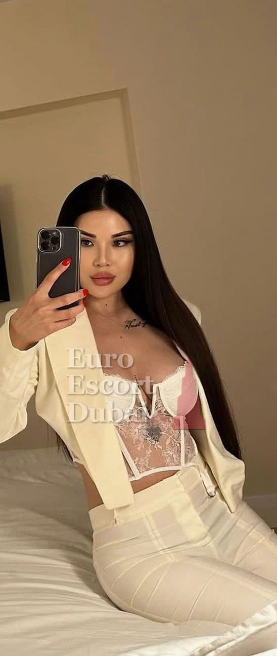 Vasilisa, 29, escort in Dubai — brown hair, 170 cm (photo 5 of 10)