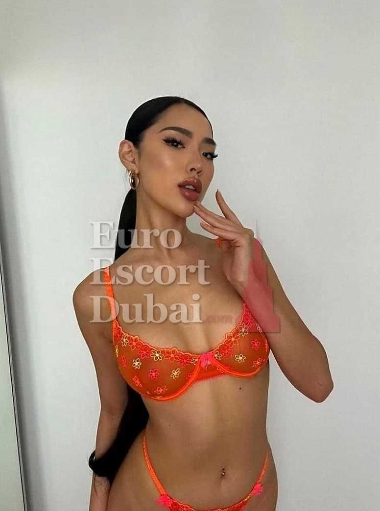 Randa, 24, escort in Al Ain — 175 cm, black hair (photo 6 of 8)