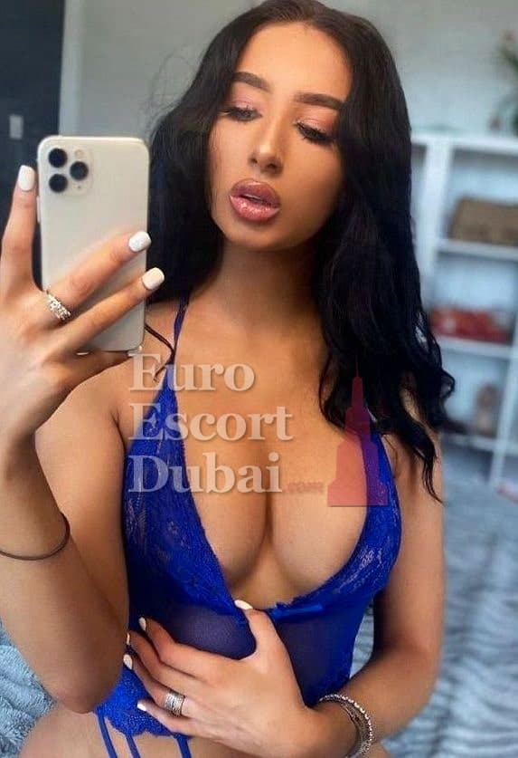 Zainab, 33, escort in Abu Dhabi — black hair, 170 cm (photo 1 of 10)