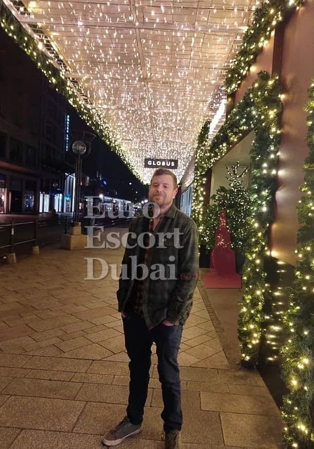 Troy, 27, escort in Dubai — 175 cm, brown hair (photo 4 of 4)