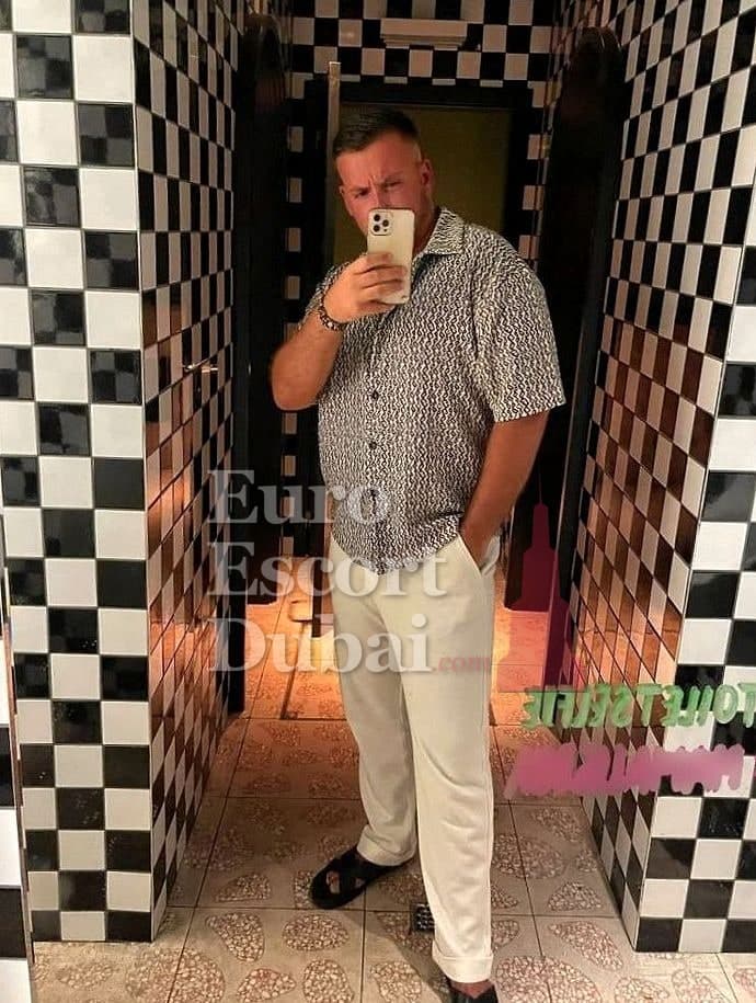 Nathan, 29, escort in Dubai — 183 cm, brown hair (photo 8 of 10)