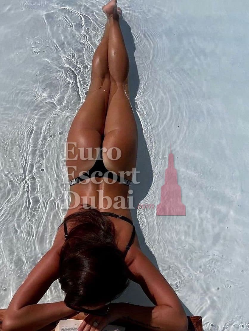 Liliana, 28, escort in Dubai — brown hair, 168 cm (photo 3 of 6)