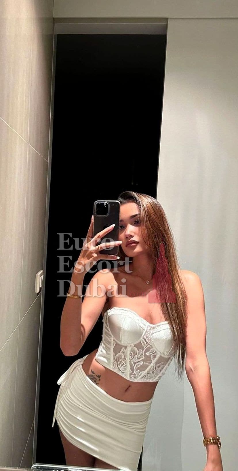 Corinne, 25, escort in Abu Dhabi — 170 cm, black hair (photo 4 of 10)