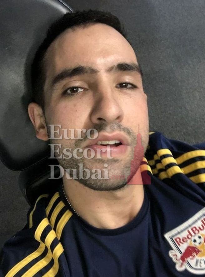 Theo, 36, escort in Dubai — black hair, 173 cm (photo 11 of 13)