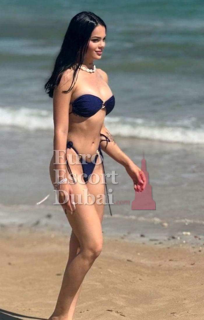 Holly Snow, 22, escort in Dubai — brown hair, British (photo 7 of 9)