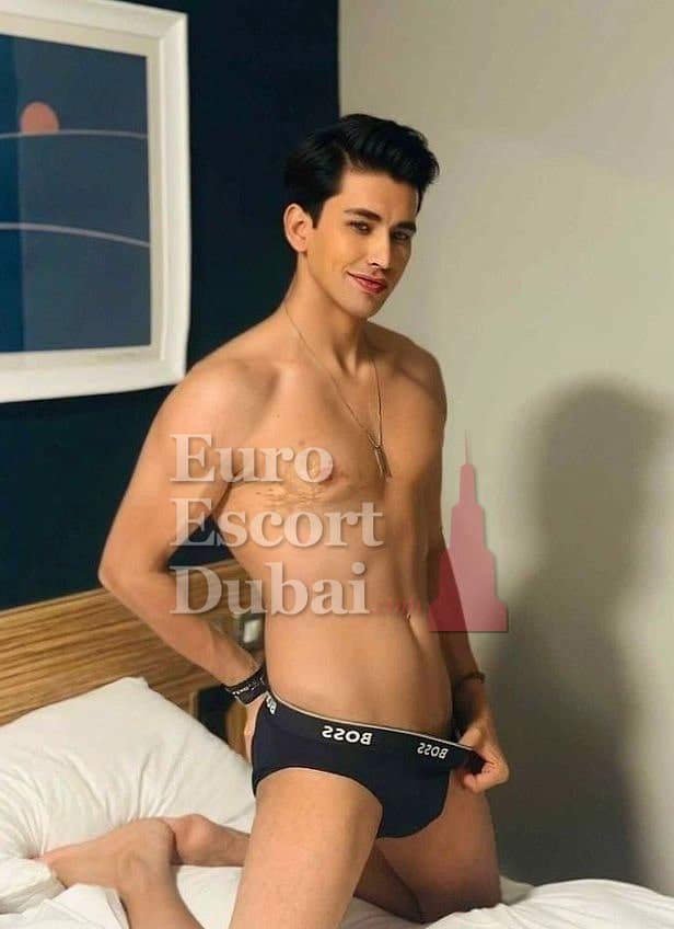 Logan, 24, escort in Al Ain — black hair, 183 cm (photo 9 of 13)
