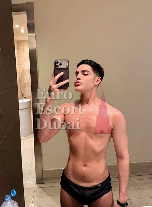 Bruno, 20, escort in Al Ain — black hair, 170 cm (photo 1 of 13)
