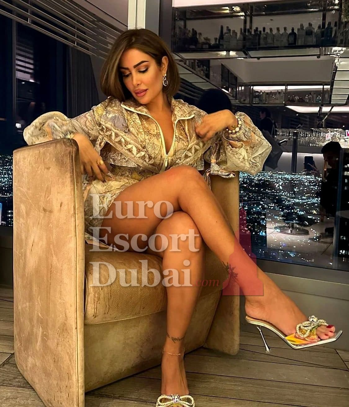 Mariam, 33, escort in Abu Dhabi — brown hair, 173 cm (photo 9 of 10)
