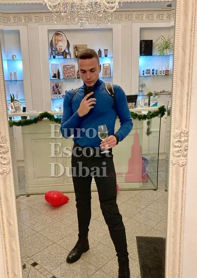 Lars, 28, escort in Dubai — brown hair, 185 cm (photo 5 of 13)